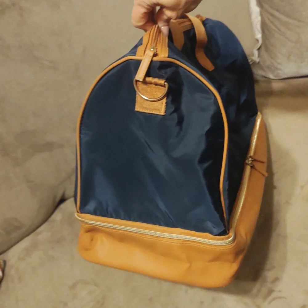 SALE!🔥 NWT! Travel Large Duffle Bag Weekender/Gym Bag Bottom Zip Compartment